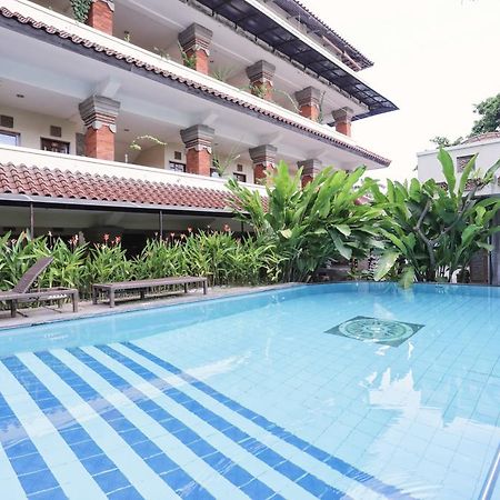 Reddoorz @ Legian Street Hotel Kuta  Bagian luar foto
