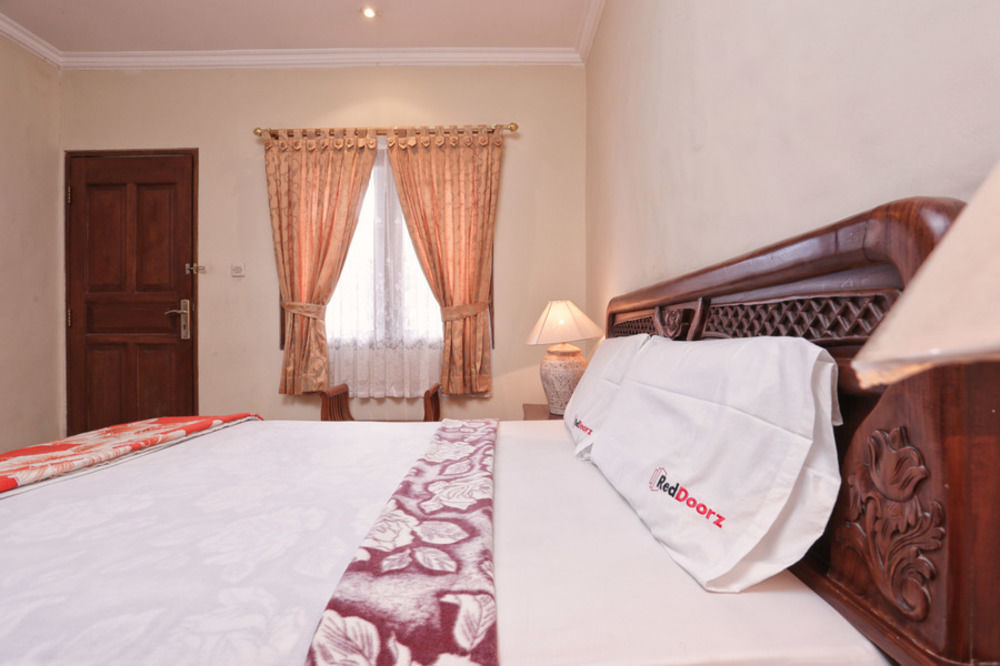 Reddoorz @ Legian Street Hotel Kuta  Bagian luar foto